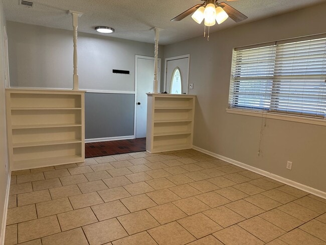 Photo - 422 Hardee Dr