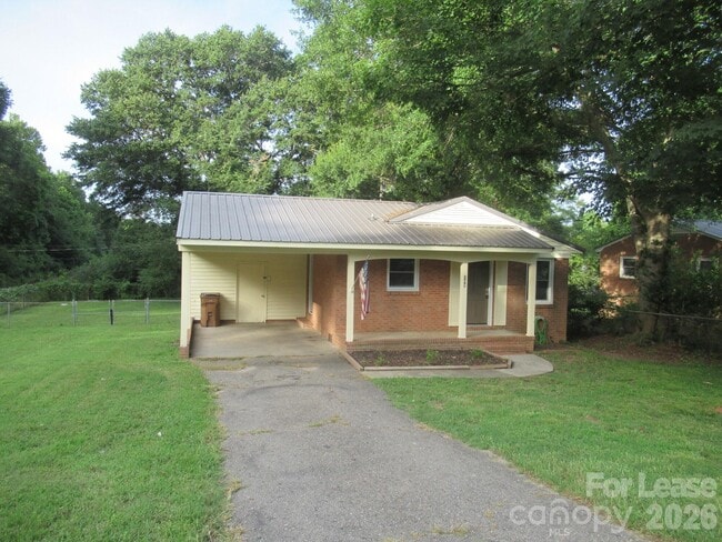Photo - 208 Crescent Ct