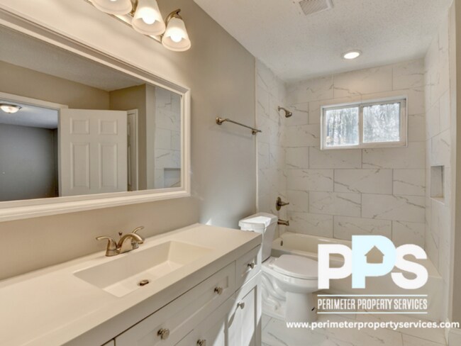 Photo - 390 W Lake Ave NW