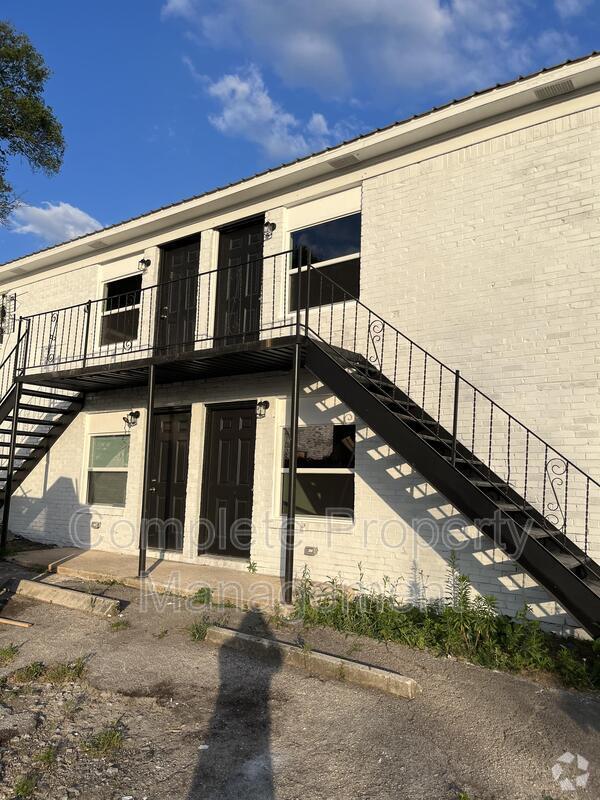 Building Photo - 1833 15th Ave N Rental