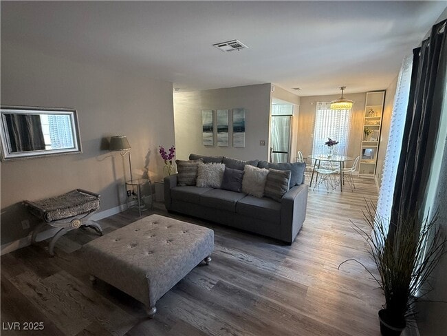 Building Photo - 5219 Caliente St Unit 11 Rental