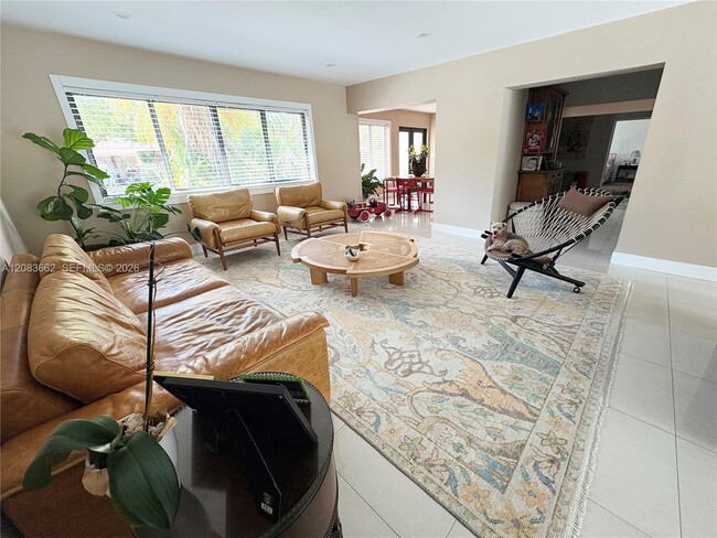 225 W Heather Dr