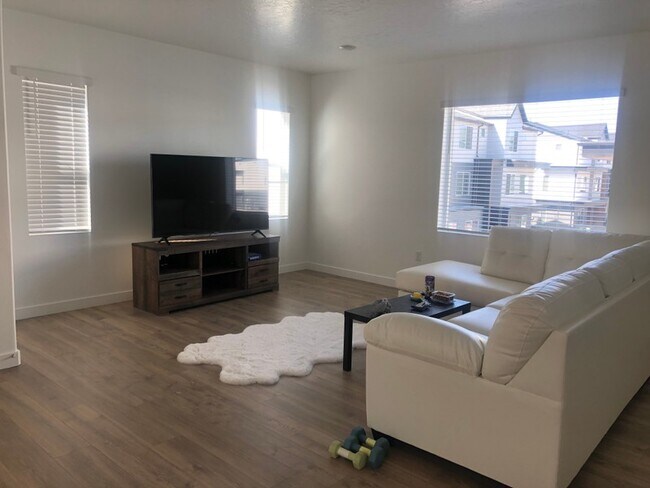 Photo - 323 S 1110 W