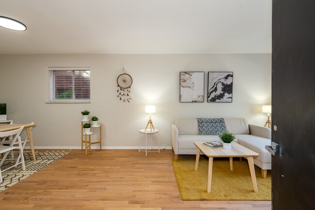 Photo - Lindenwood Heights Apartments