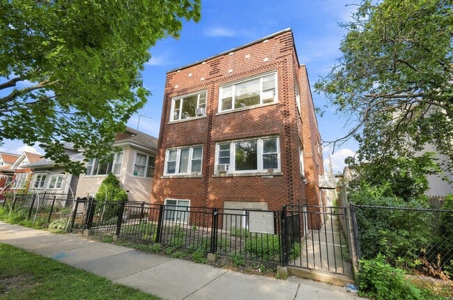 4827 N Spaulding Ave Unit 2R
