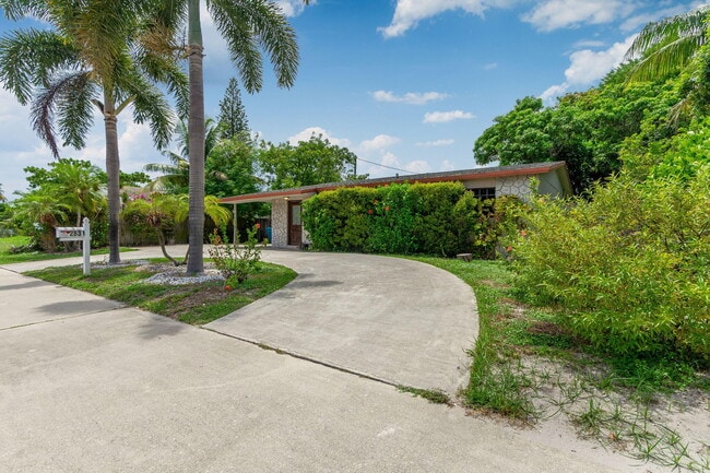 Photo - 2831 N Seacrest Blvd