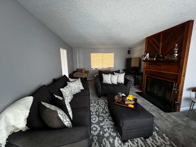 Photo - 593 Redwing Ln