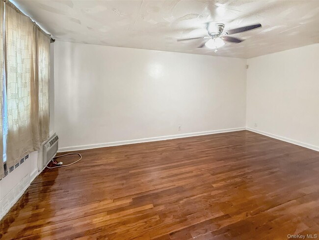 Photo - 1043 E 57th St