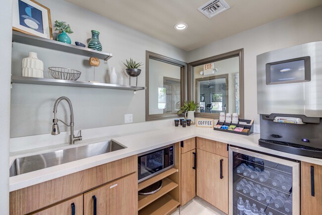 Building Photo - Sunstone Rental