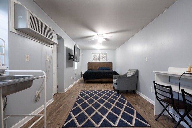 Building Photo - 970 Hubbard St SW Unit 2