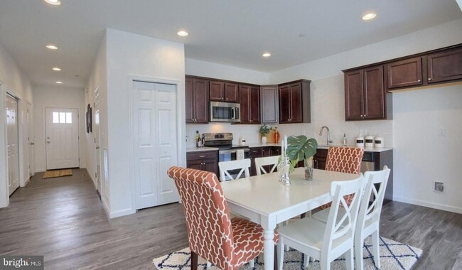 1706 Shady Ln
