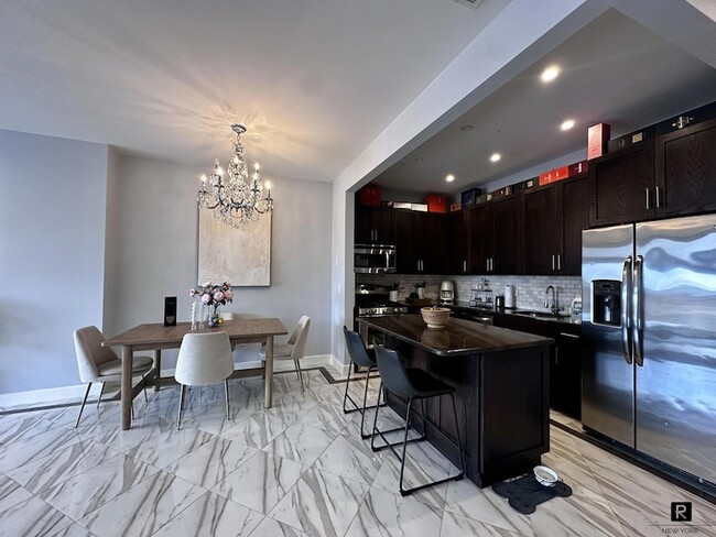 Photo - 90 Bay St Condo Unit 4-J