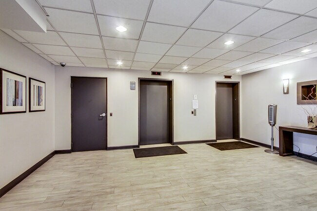 Photo - 680 N Green St Unit 408