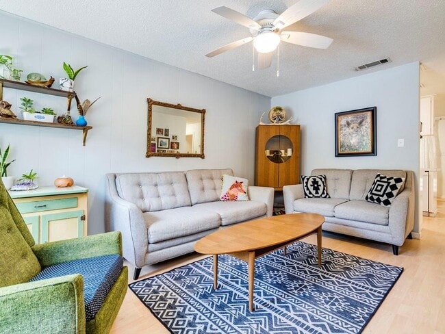 Photo - 1607 Valleyridge Dr