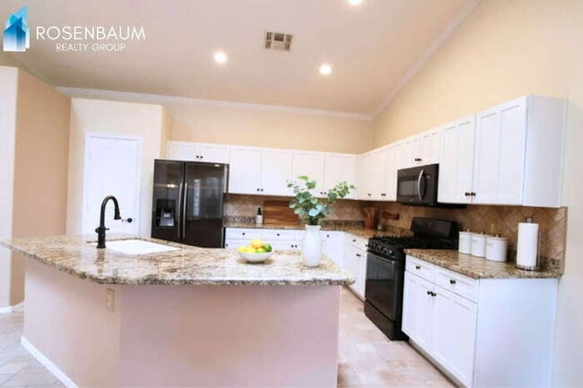 Building Photo - 4861 S Vista Pl