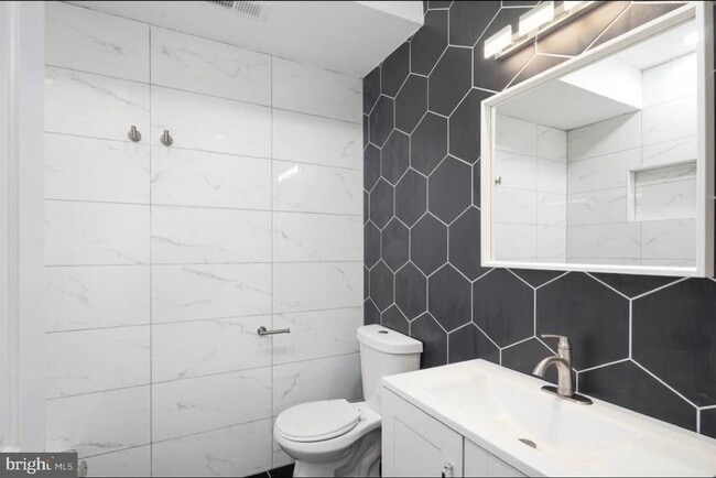Photo - 23 E Silver St