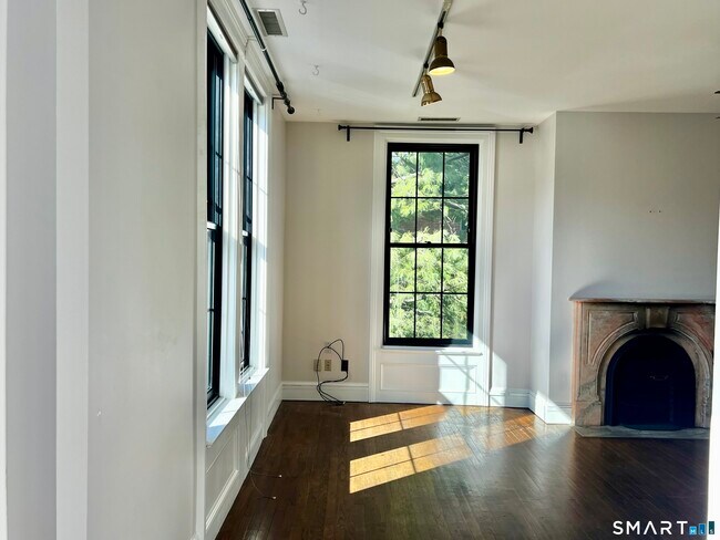 Photo - 34-36 Charter Oak Pl Unit 4