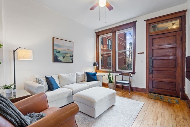 Photo - Beautiful 2BD/1BTH Apartment on Rice St!