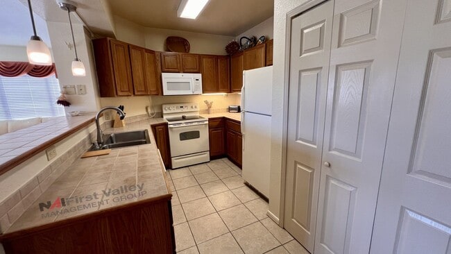 Photo - 1 Bed/1 Bath Upstairs Executive