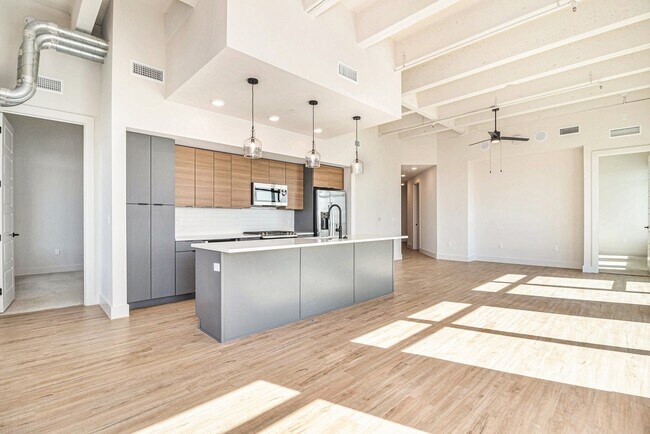 Photo - 1801 Smith St