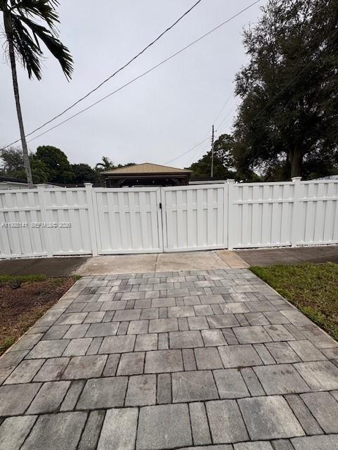 Photo - 880 Oriole Ave