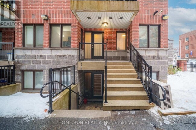 Photo - 458A King Edward Ave