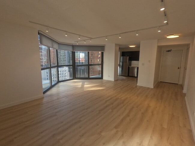 Photo - 33 W Delaware Pl Unit 11B