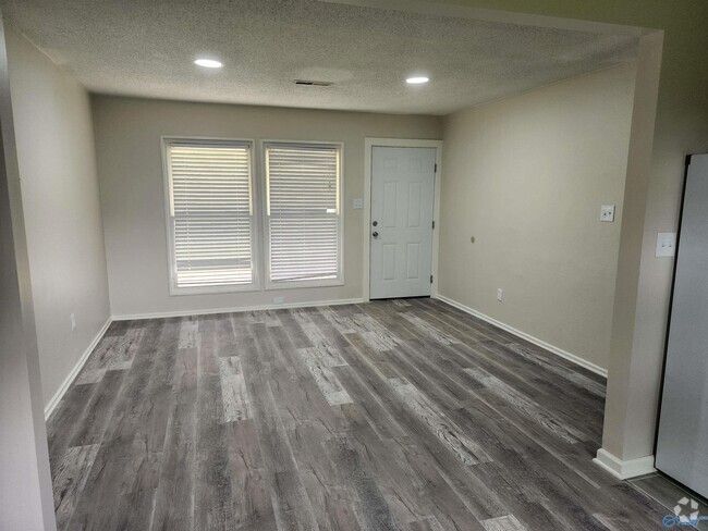 Building Photo - 3802 Melody Rd NE Rental