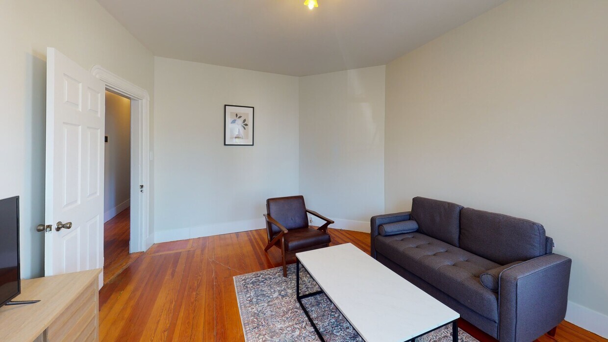 Photo - Private bedroom in 4 bed/1 bath Home