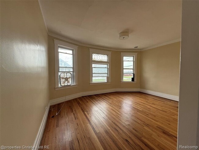 Photo - 2223 Faber St