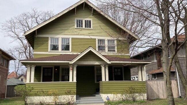 Building Photo - 328 E 12th St