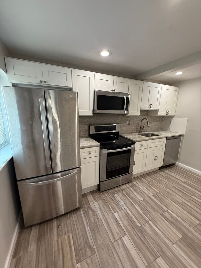 2633 E Monmouth St Unit 1