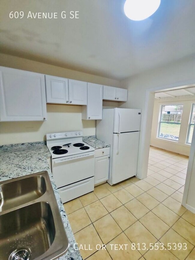 Photo - 609 Ave G SE