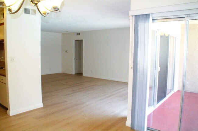 4487 Colbath Ave Unidad 103