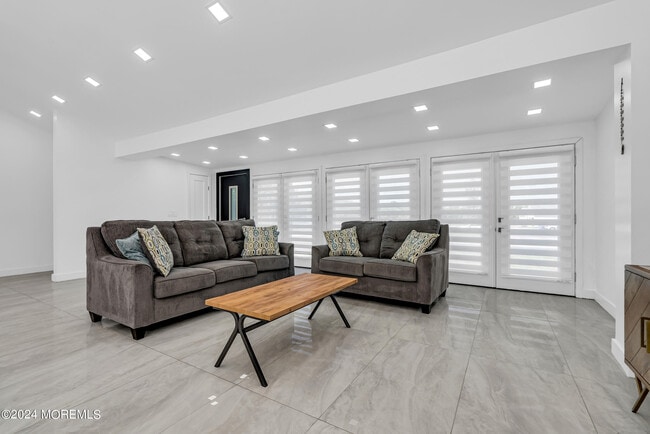 Photo - 142 Locust Ave