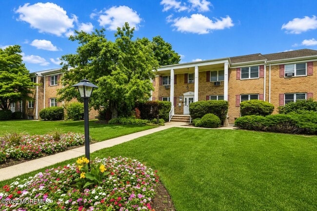 Building Photo - 63 Stonehurst Blvd Unit G