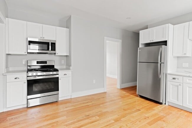 Building Photo - 426 Bowdoin St Unit 1