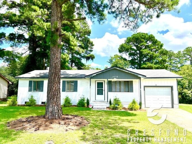 Building Photo - Conveniently Located Close to Cape Fear Va... Rental