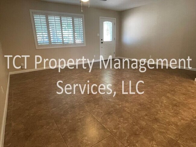 Beautifully Landscaped 3 Bedroom Home in Tempe!