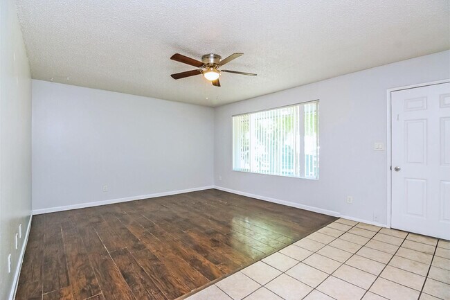 Photo - 555 W Rio Salado Pkwy