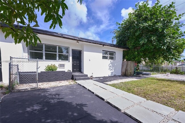 Building Photo - 11501 NW 27th Ave Unit 2639