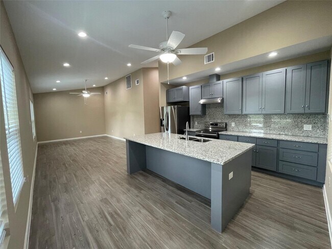2210 Arapahoe Dr