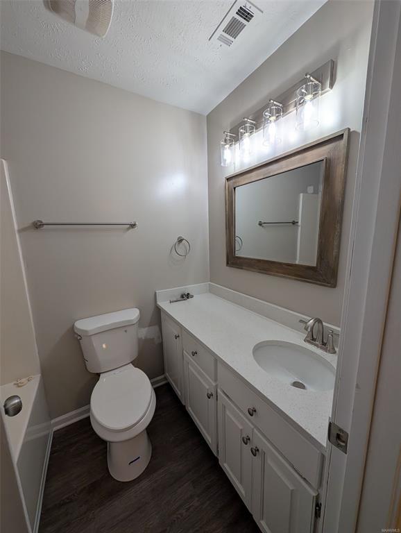 Photo - 5236 Main St