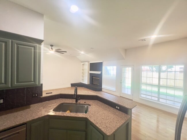 Photo - 1121 Charlton Rd