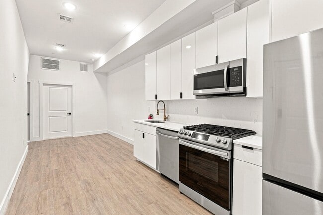 Building Photo - 234 Webster Ave Unit 1R