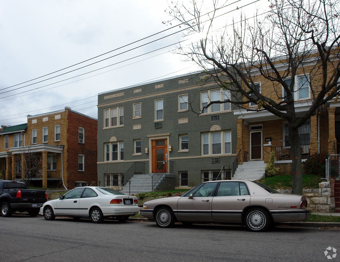 Photo - 1815 A St SE