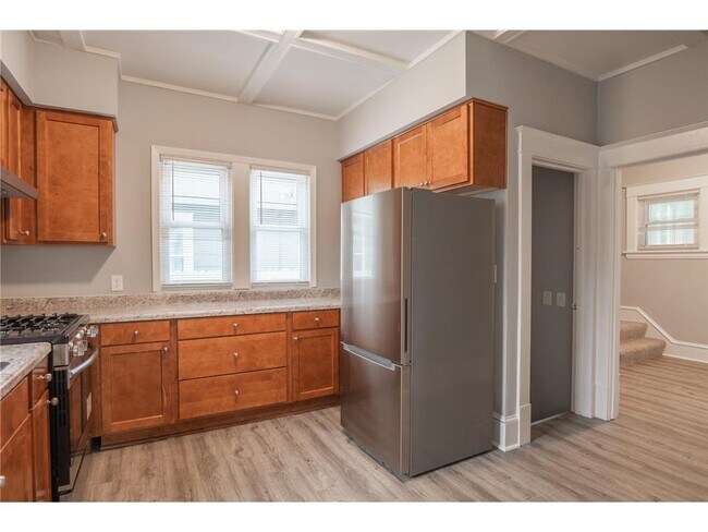 Photo - 1317 Reaney Ave E