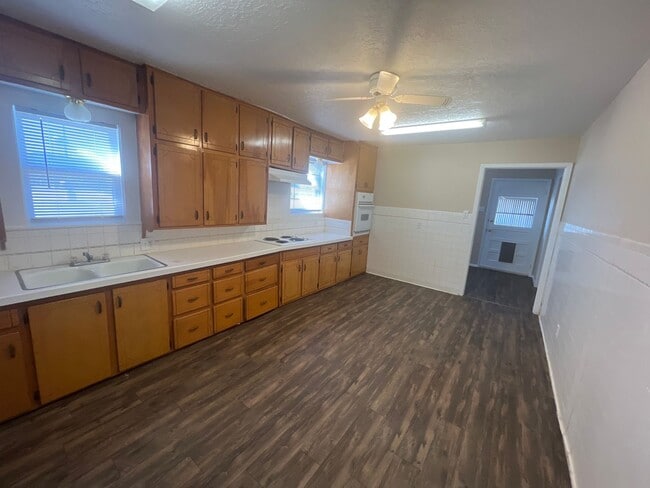 Photo - 730 W 17th Ln