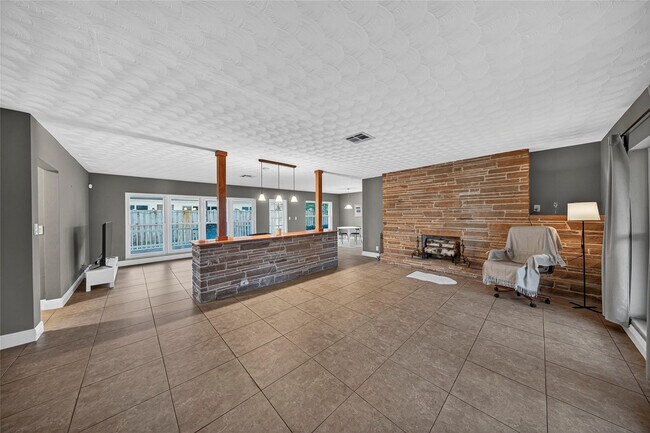 Photo - 2750 SE 3rd St