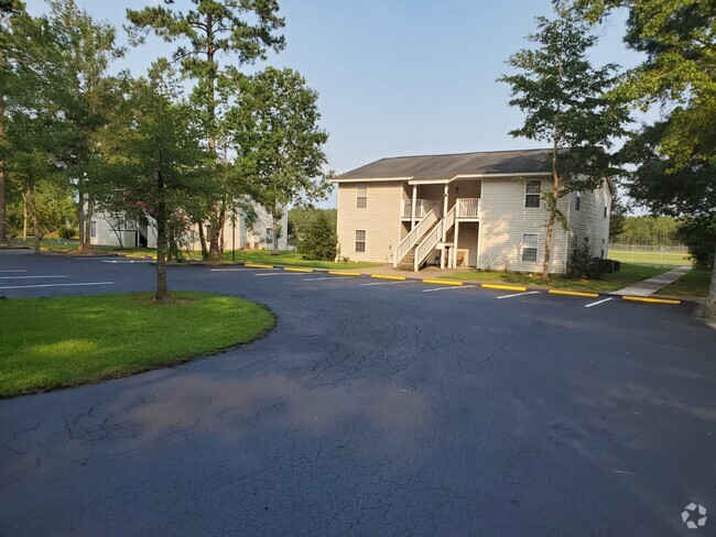 Building Photo - The Woodlands- Upgraded 2 bedroom, 2 bathr... Rental